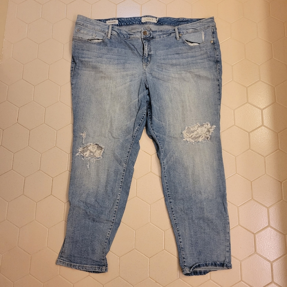 Torrid 26 Cropped Jean